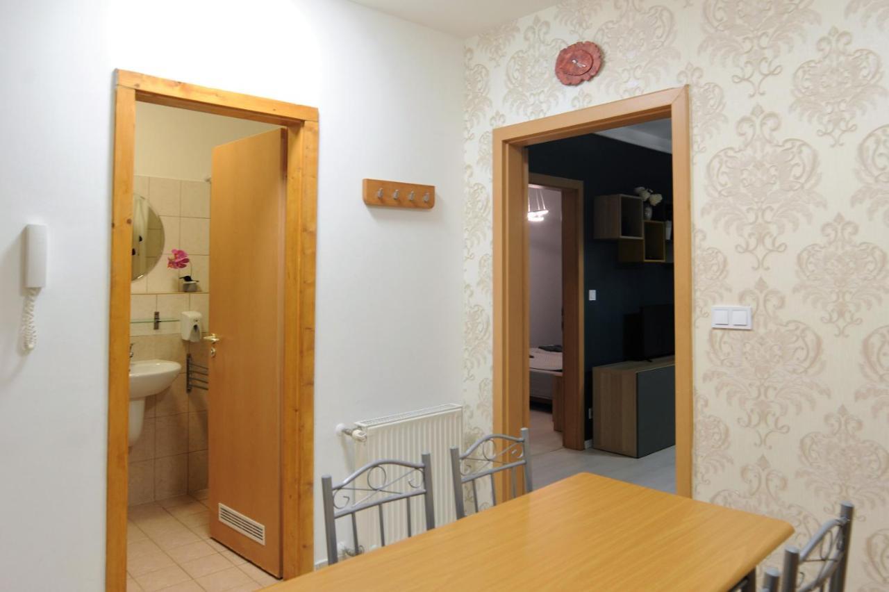 Lovely Apartment In The Heart Of Boedapest Buitenkant foto