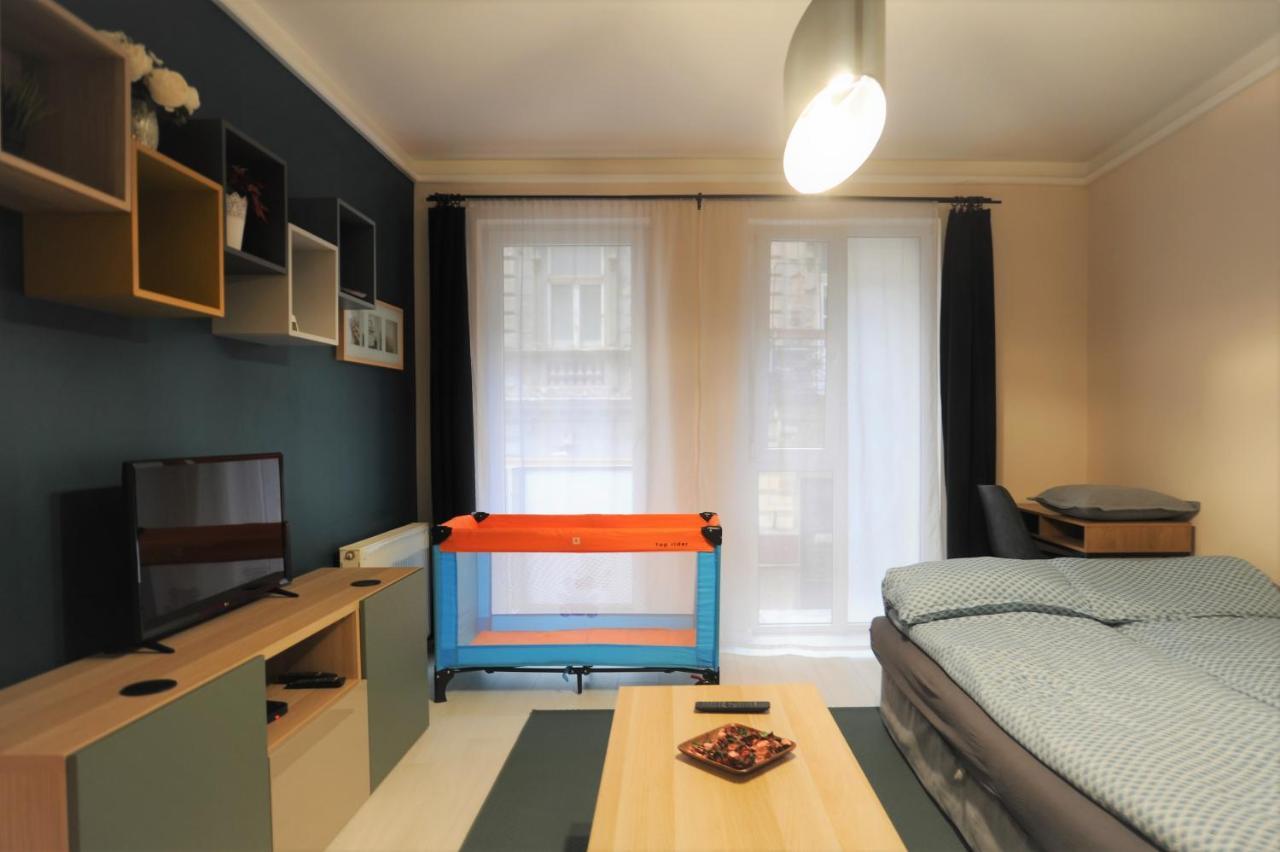 Lovely Apartment In The Heart Of Boedapest Buitenkant foto