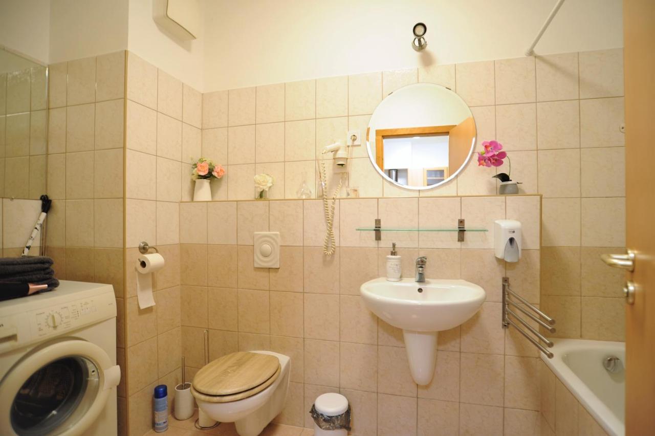 Lovely Apartment In The Heart Of Boedapest Buitenkant foto