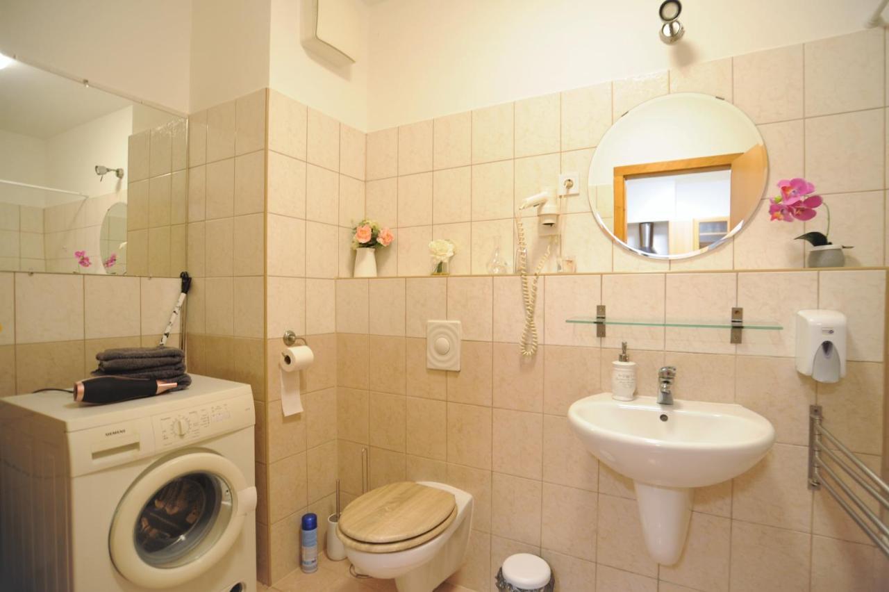 Lovely Apartment In The Heart Of Boedapest Buitenkant foto